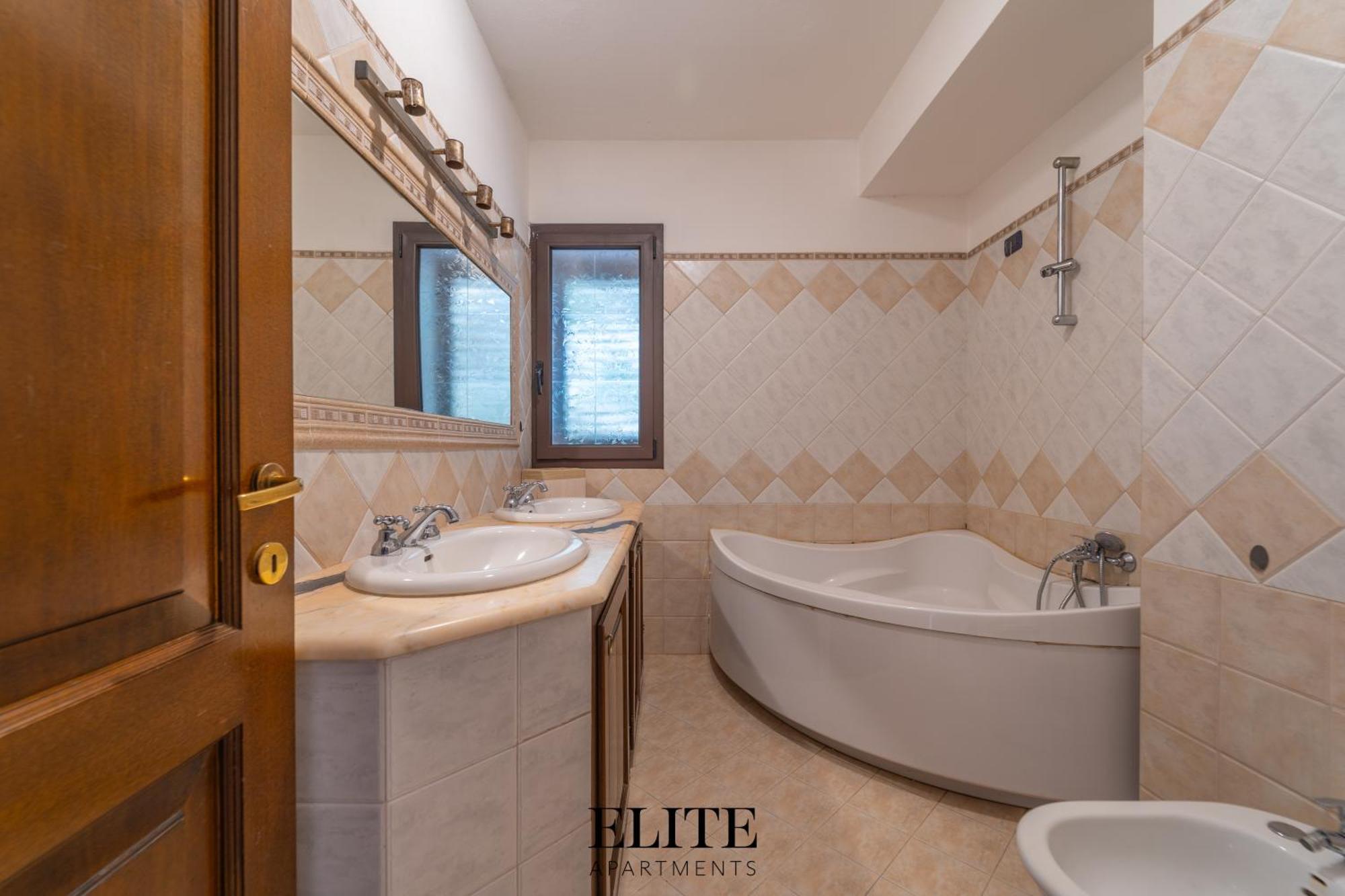 B&B My Home Al Centro Di Olbia Bagian luar foto